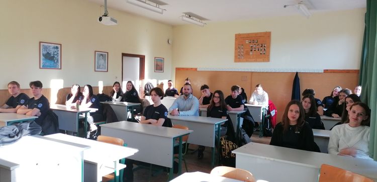 Rendhagyó osztályfőnöki óra, avagy hogyan lett egy ganzos a rendőrség egyik beavatkozó egységének tagja👮♀️👮♂️