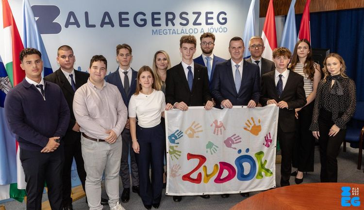 Iskolánk két diákja is bekerült a városi diákönkormányzat képviselői közé! 👏🏻