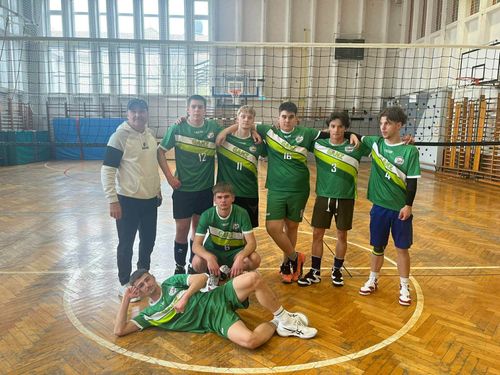 Iskolánk fiú röplabda csapata az Ady kupán I. helyezést ért el.🥇🤩