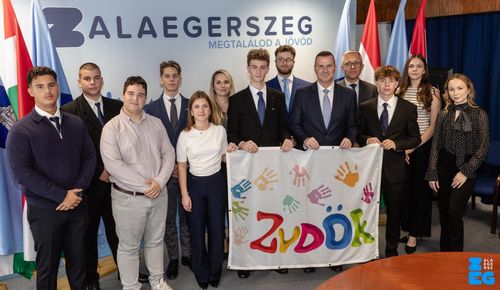 Iskolánk két diákja is bekerült a városi diákönkormányzat képviselői közé! 👏🏻