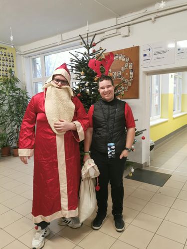 🎅 Breaking news: Mikulás az iskolában! 🎅